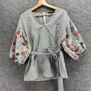 RD & Koko Blouse Women M Medium Gray Floral Embroidered V-Neck Zipper Belted